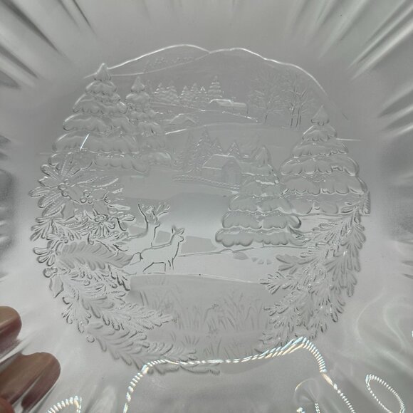Mikasa Crystal Serving Bowl Winter Dreams Satin Frosted Glass Etched Scene VNTG - Picture 2 of 4